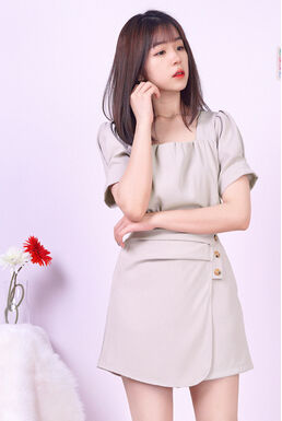 Square Neck Triple Button Pleated Front Layer Playsuit (Apricot)